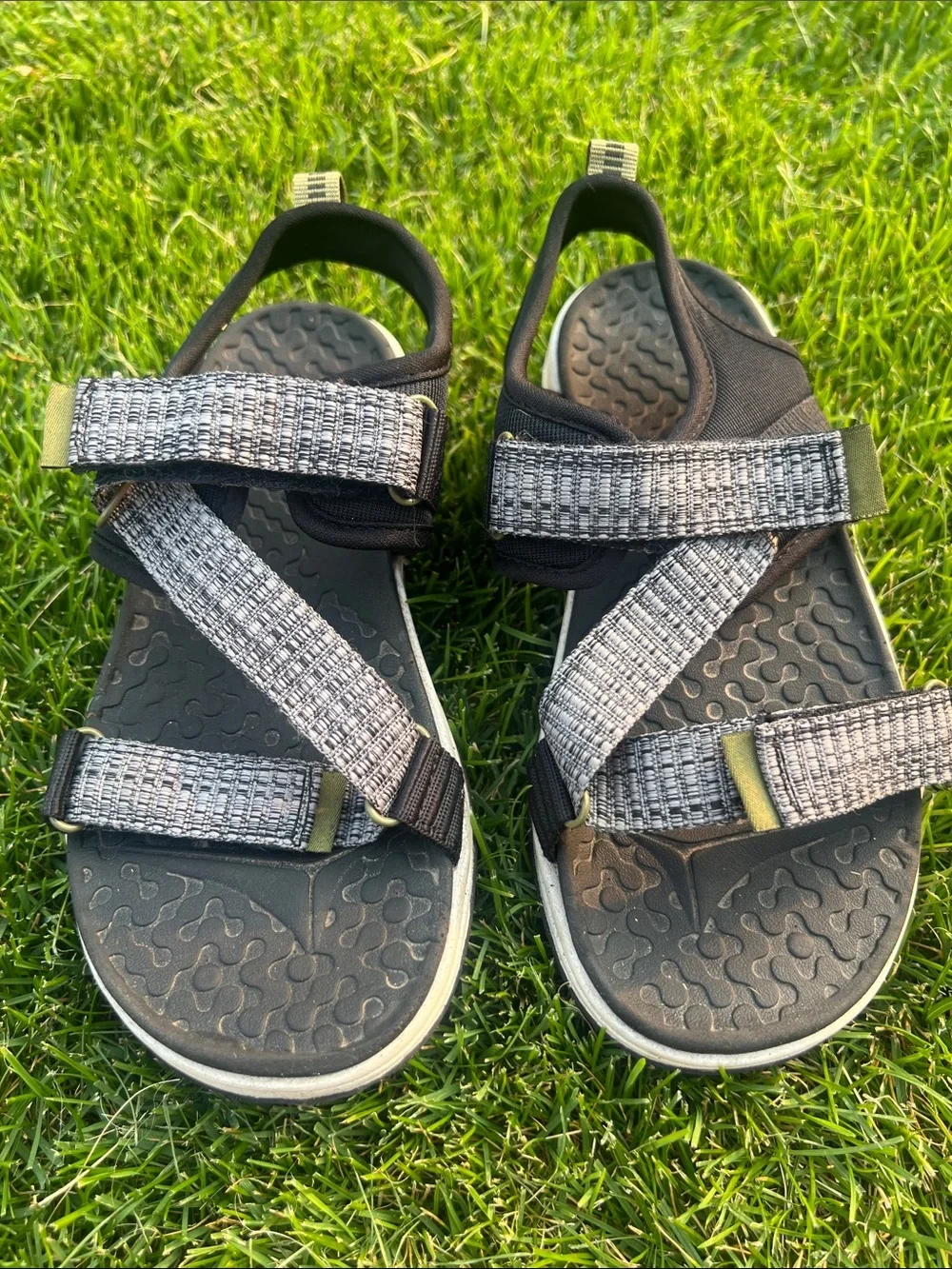 wonder nation Black and Gray Hook-and-Loop Kids Sandals
